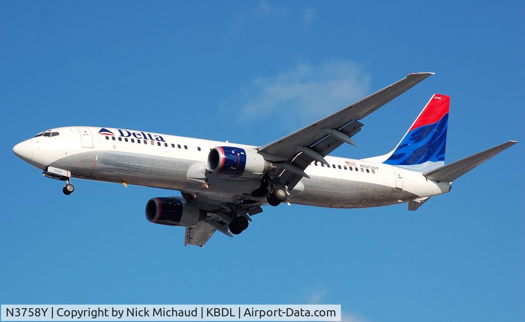 N3758Y, 2001 Boeing 737-832 C/N 30814, Delta -800 on final to 33