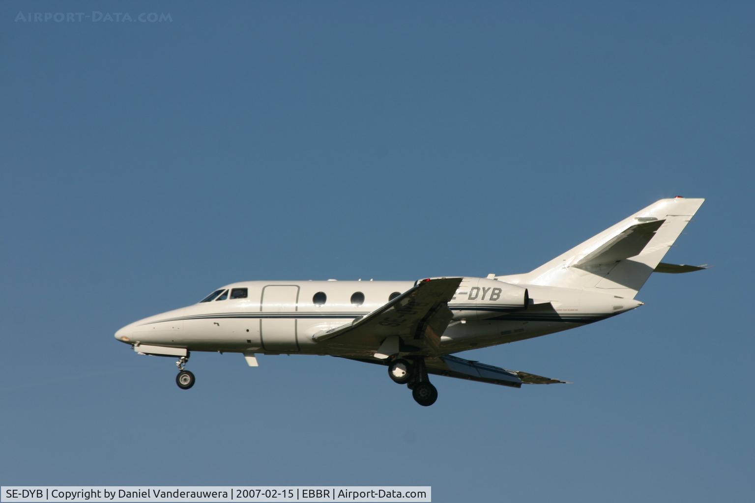 SE-DYB, 1983 Dassault Falcon 100 C/N 216, final to rwy 25L
