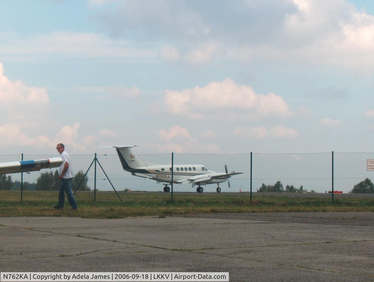 N762KA, 1980 Beech 200 Super King Air C/N BB-762, Quick turn at Karlovy Vary Airport, Czech Republic