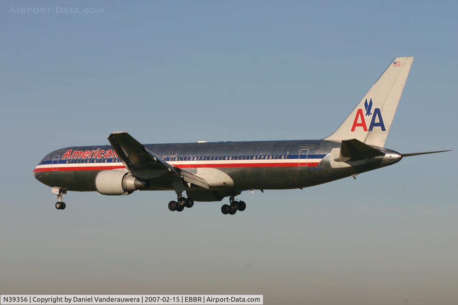 N39356, 1988 Boeing 767-323 C/N 24037, short to touch rwy 25L