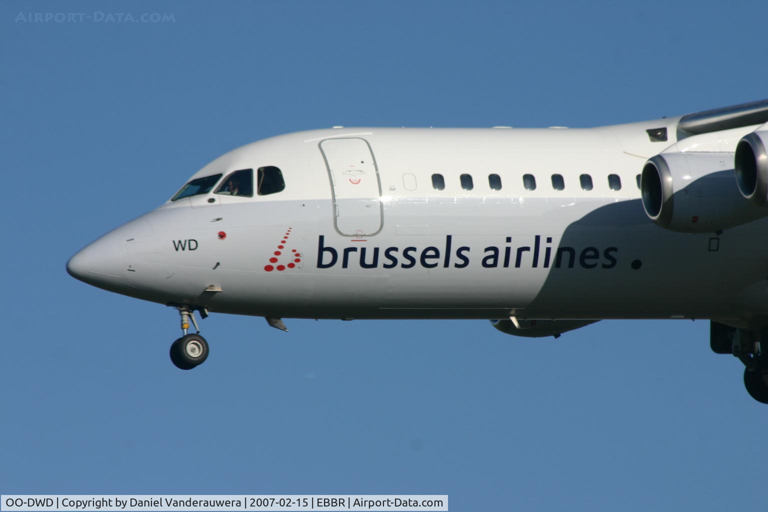 OO-DWD, 1998 British Aerospace Avro 146-RJ100 C/N E3324, arrival of flight SN2038 with new Brussels Airlines colour scheme