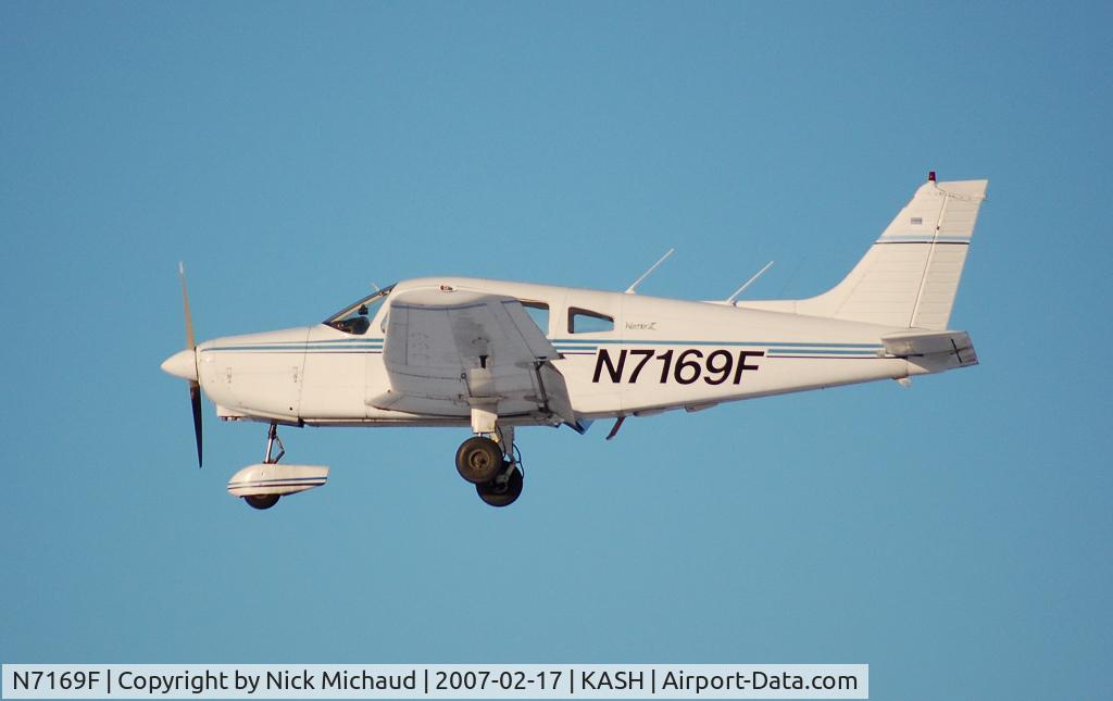 N7169F, 1976 Piper PA-28-151 Cherokee Warrior C/N 28-7715200, Returning home