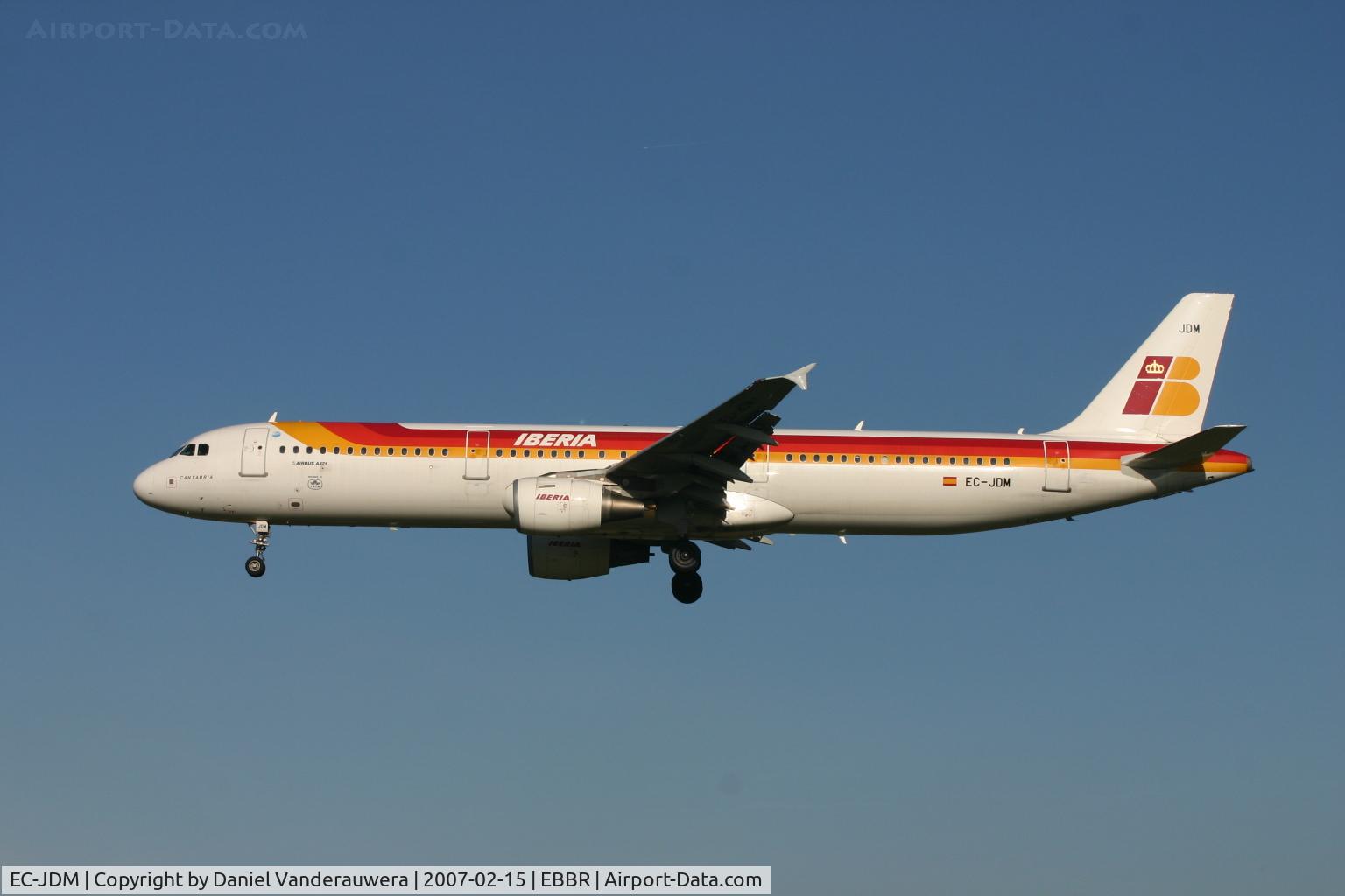 EC-JDM, 2004 Airbus A321-211 C/N 2357, CANTABRIA is descending to rwy 25L