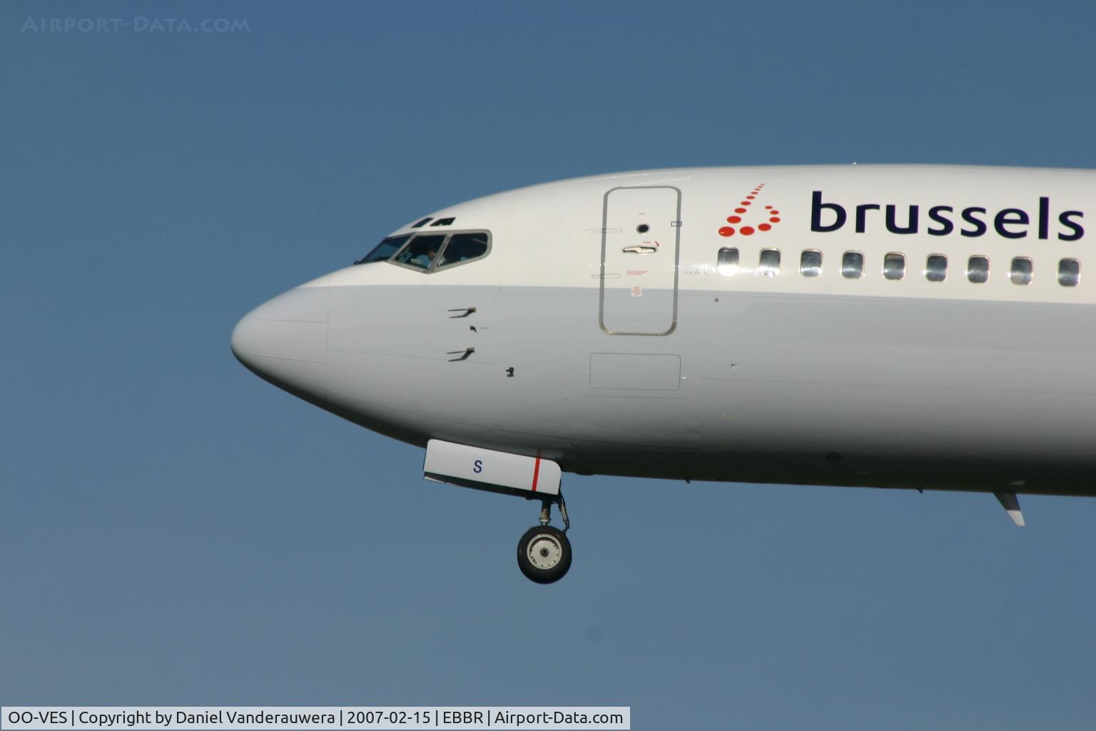 OO-VES, 1996 Boeing 737-43Q C/N 28493, arrival on rwy 25L