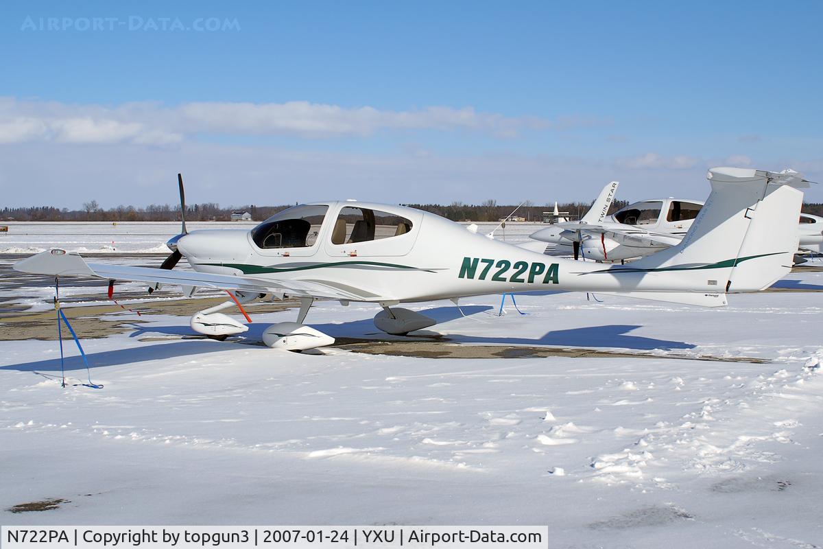 N722PA, 2006 Diamond DA-40 Diamond Star C/N 40.727, Parked in front of Diamond Flight Centre