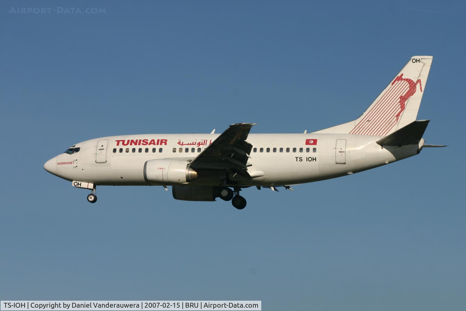 TS-IOH, 1993 Boeing 737-5H3 C/N 26640, flight TU788 is descending to rwy 25L