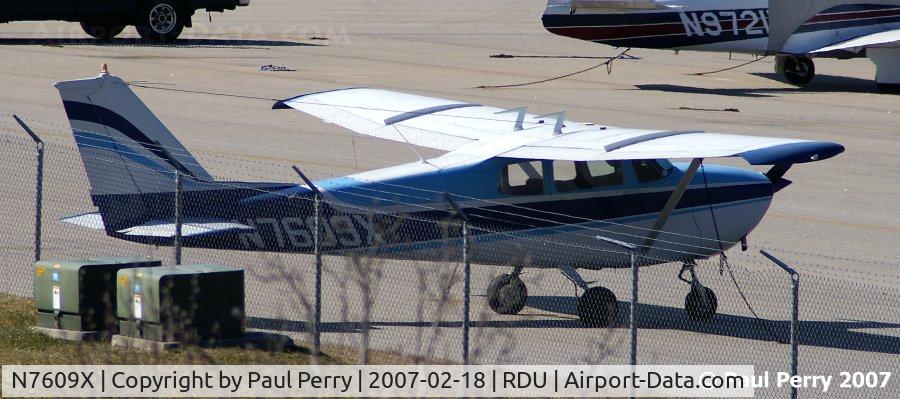 N7609X, 1960 Cessna 172B C/N 17248109, Visiting, but not from too far off