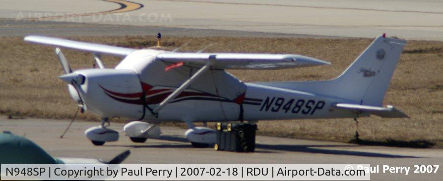 N948SP, 1999 Cessna 172S Skyhawk SP C/N 172S8144, Her gear box is either full or secured, since there were very high winds