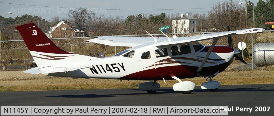 N1145Y, 2006 Cessna 206H Stationair C/N 20608280, A sunny side of the Cessna, a very new one I might add