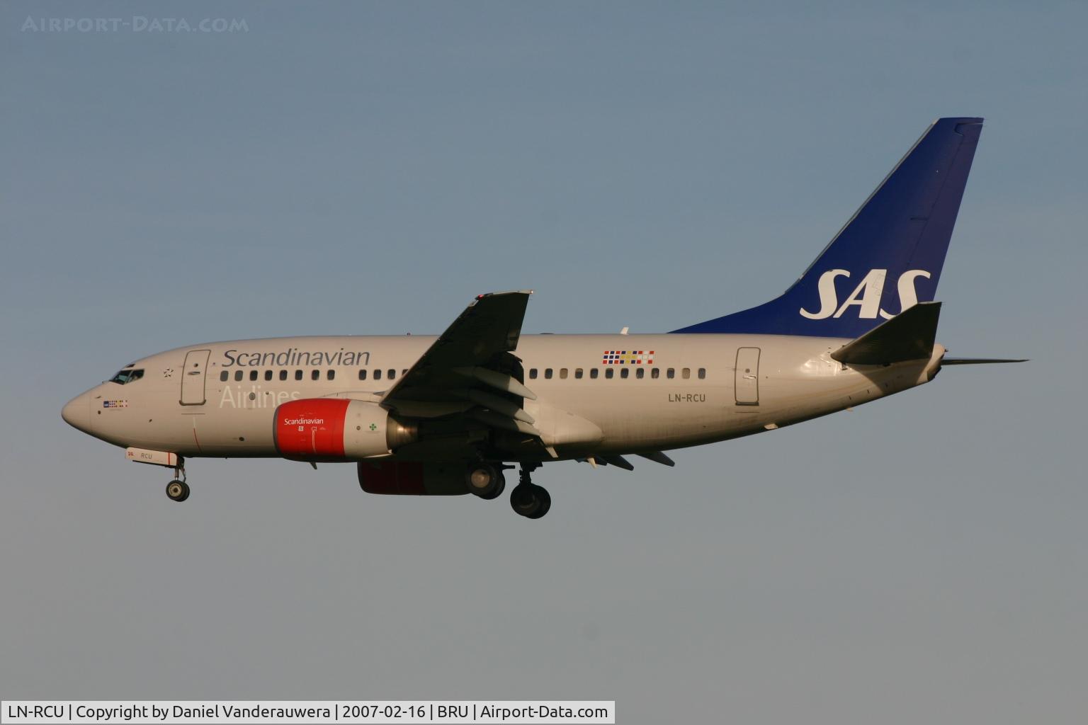 LN-RCU, 1999 Boeing 737-683 C/N 30190, arrival of flight SK4743