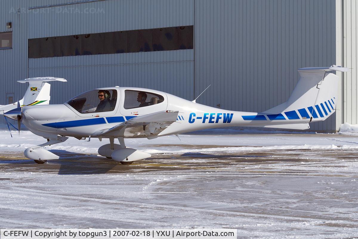 C-FEFW, 2006 Diamond DA-40 Diamond Star C/N 40.695, Taxiing for departure via RWY33.