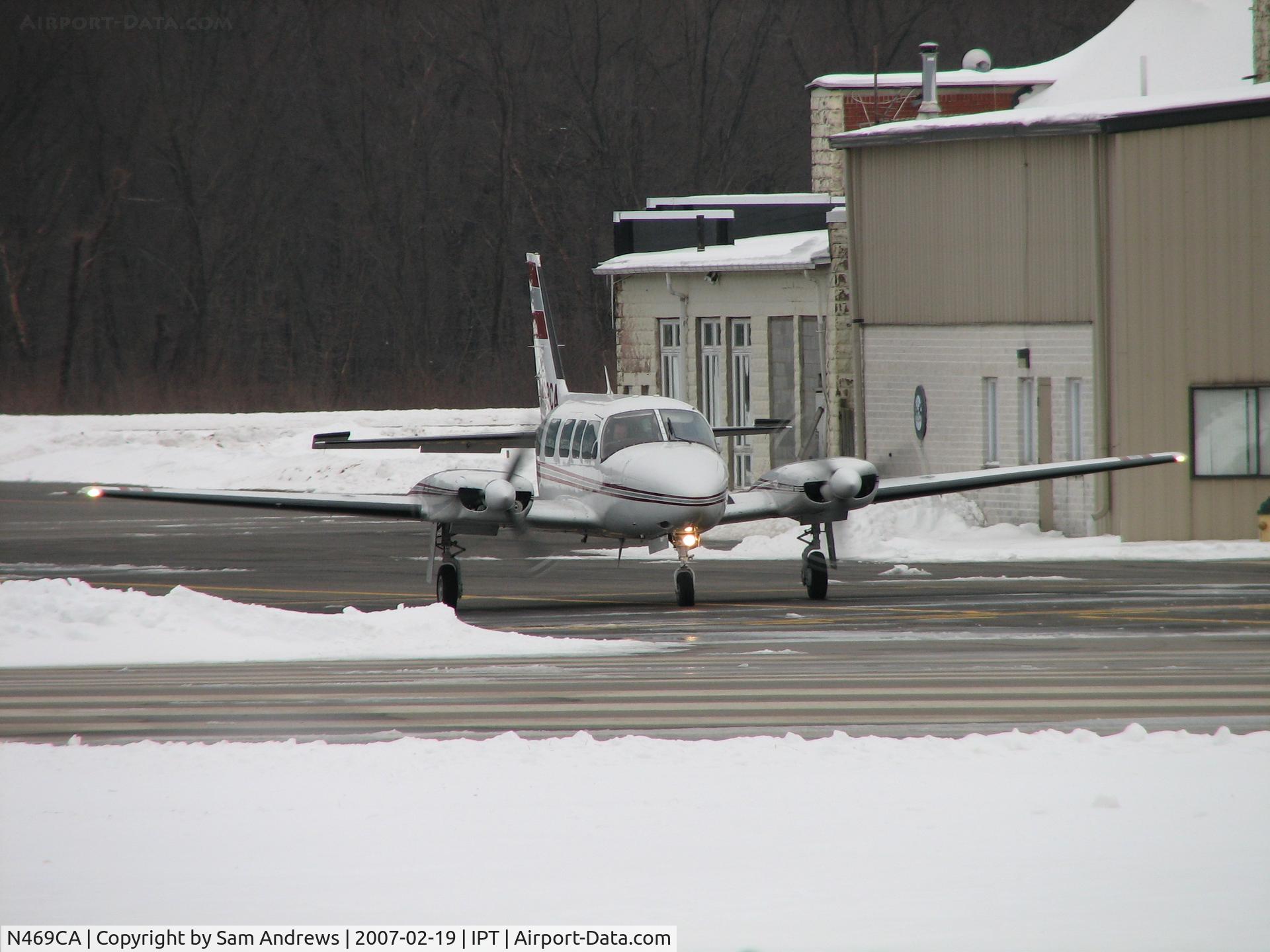 N469CA, 1979 Piper PA-31-350 Chieftain C/N 31-7952248, Holding short of 12 for landing traffic just cancelled IFR enroute New Castle DE because of ice between 4000' and 5500'