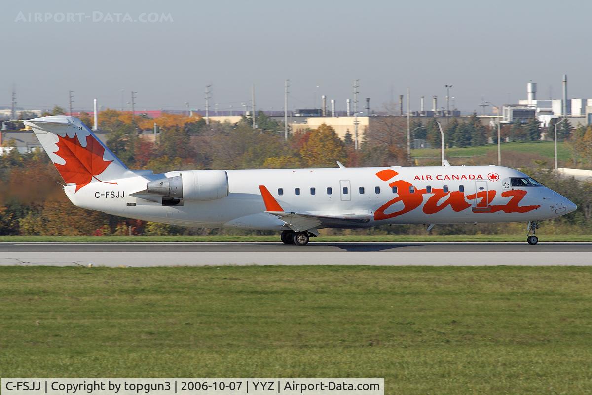 C-FSJJ, 1994 Canadair CRJ-100ER (CL-600-2B19) C/N 7058, Departing via RWY33L.