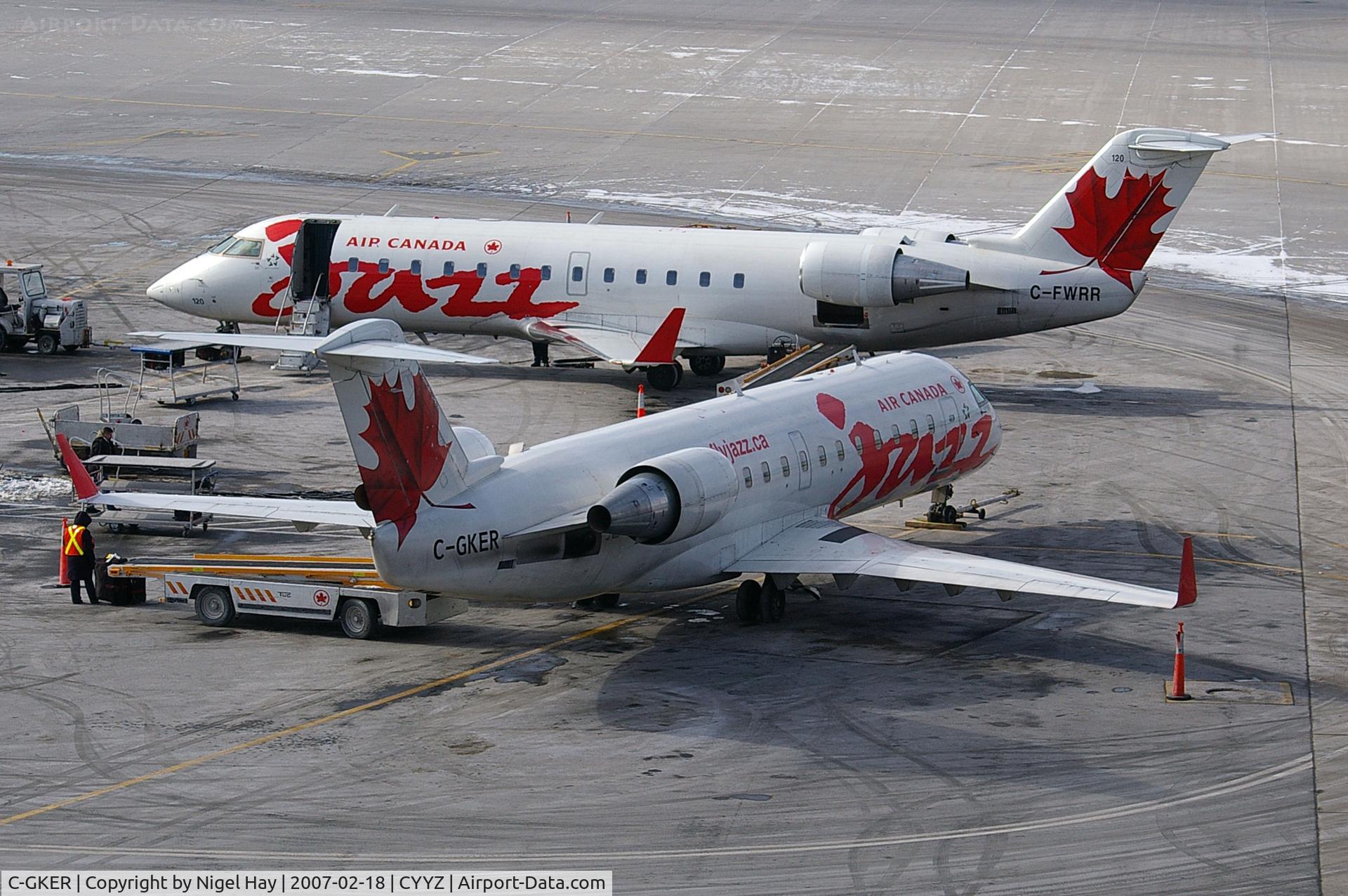 C-GKER, 2000 Bombardier CRJ-200ER (CL-600-2B19) C/N 7368, A pair of CL600's