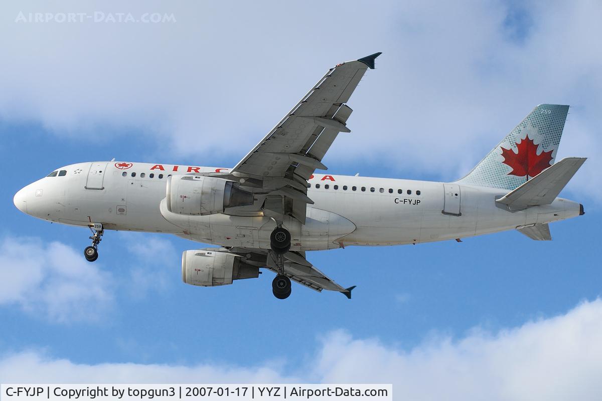 C-FYJP, 1997 Airbus A319-114 C/N 688, Short final for RWY23.