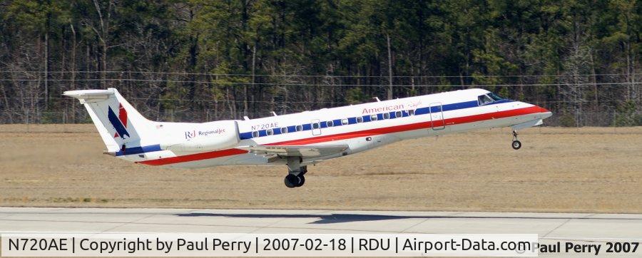 N720AE, 2000 Embraer ERJ-135LR (EMB-135LR) C/N 145279, Seven-Twenty slipping some surly bonds