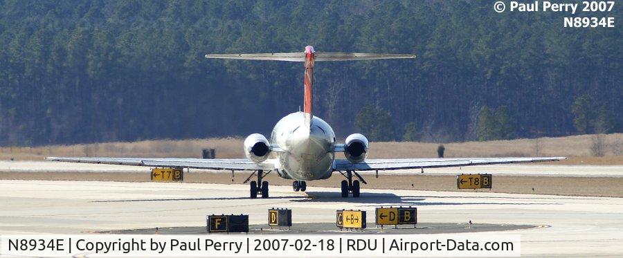 N8934E, 1968 Douglas DC-9-31 C/N 47143, Expansive view of her six