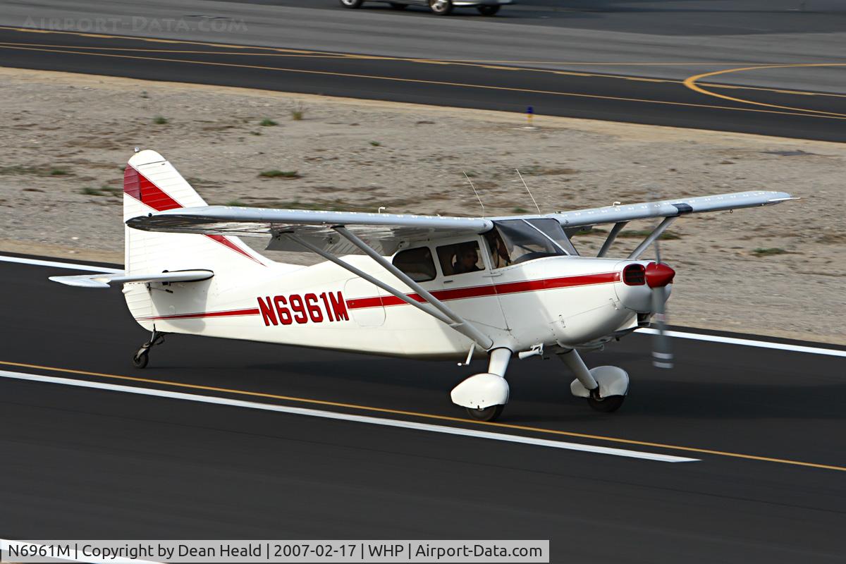 N6961M, 1949 Stinson 108-3 Voyager C/N 108-4961, 1949 Stinson 108-3 Station Wagon N6961M exitting RWY 12 after landing.