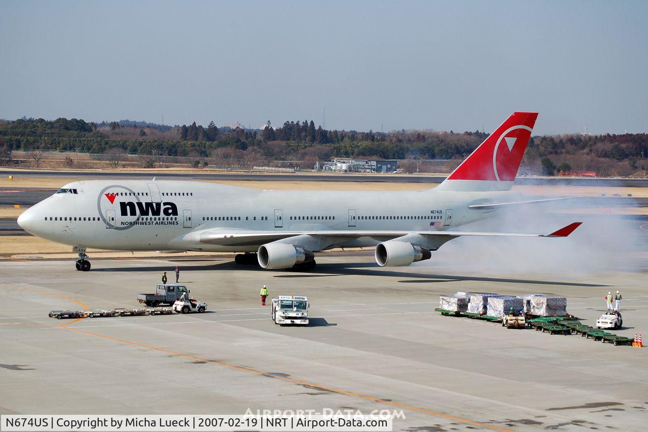 N674US, 1999 Boeing 747-451 C/N 30269, Smokey engine start!