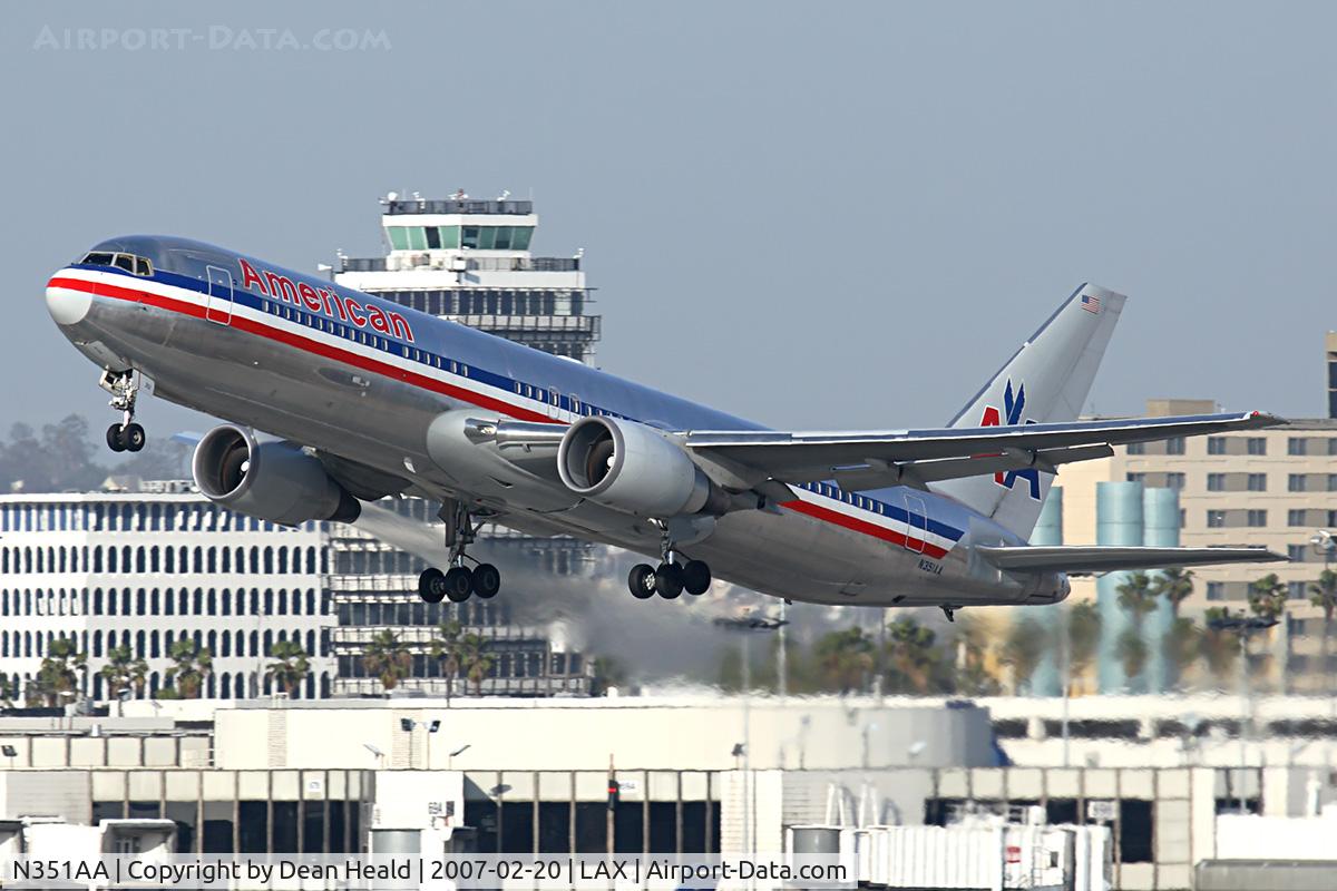 N351AA, 1988 Boeing 767-323 C/N 24032, American Airlines N351AA (FLT AAL283) climbing out from RWY 25R enroute to Honolulu Int'l (PHNL).