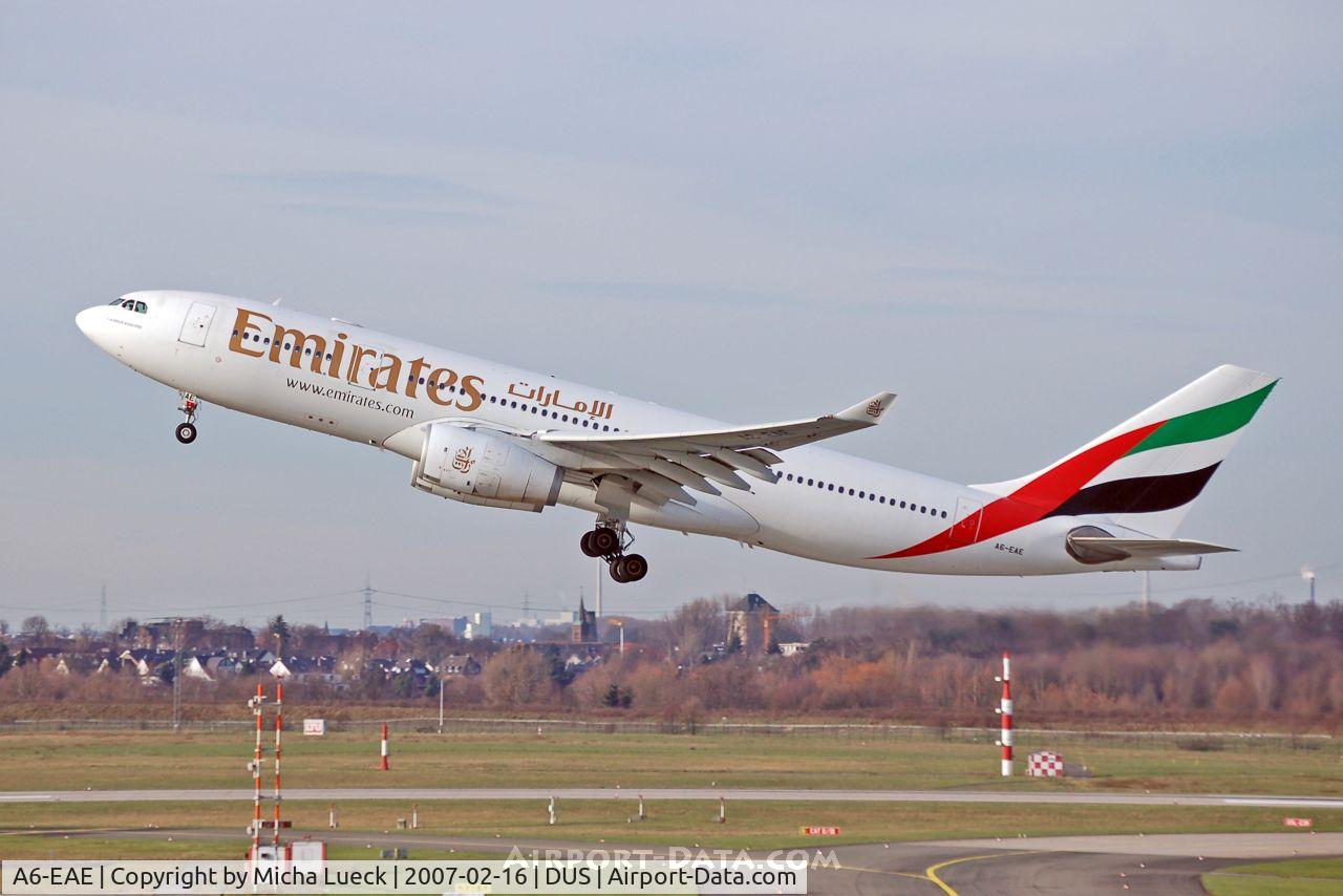 A6-EAE, 2001 Airbus A330-243 C/N 384, Up and away...