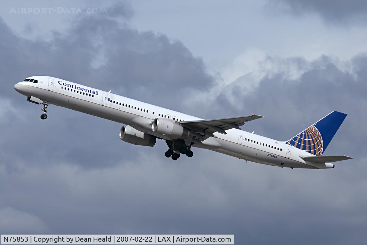 N75853, 2002 Boeing 757-324 C/N 32812, Continental Airlines N75853 (FLT COA494) climbing out from RWY 25R enroute to George Bush Intercontinental Houston Airport (KIAH).