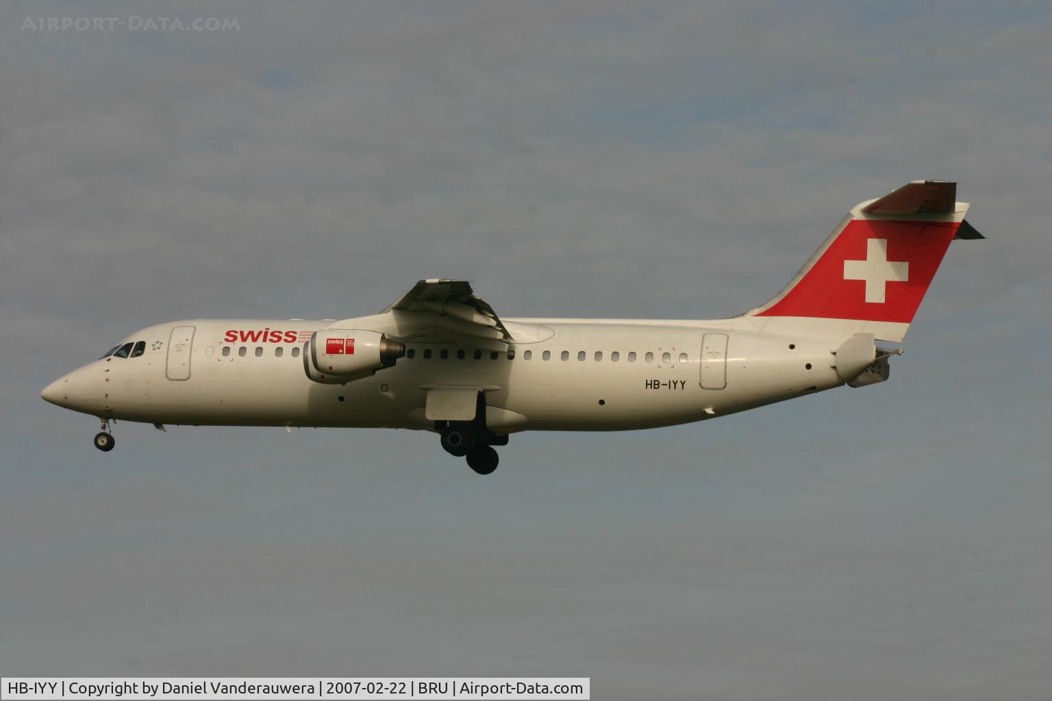 HB-IYY, 1998 British Aerospace Avro 146-RJ100 C/N E3339, arrival of flight LX778 frm ZRH