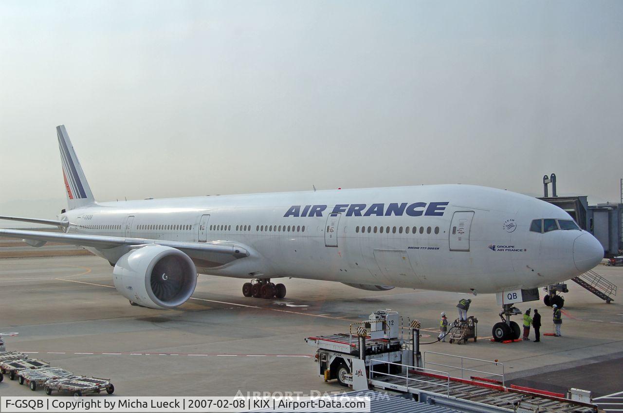 F-GSQB, 2004 Boeing 777-328/ER C/N 32724, At Kansai