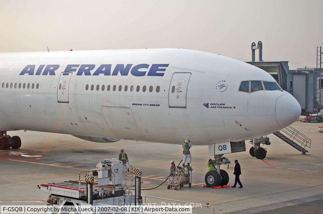 F-GSQB, 2004 Boeing 777-328/ER C/N 32724, At Kansai