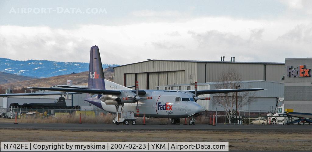 N742FE, Fokker F.27MK 600 C/N 10349, Fedex loading up on a Friday afternoon