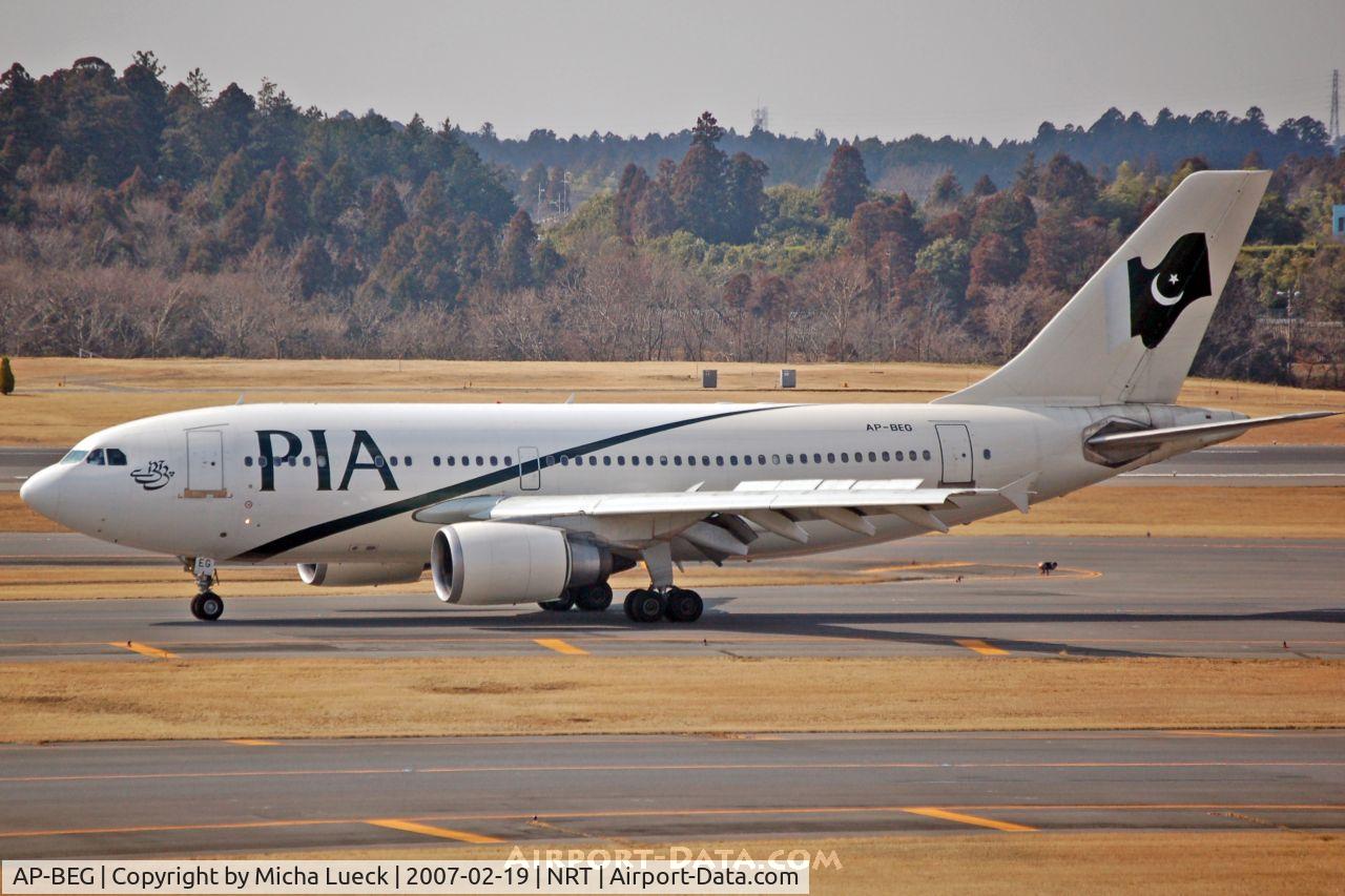 AP-BEG, 1992 Airbus A310-308 C/N 653, Taxiing to the gate