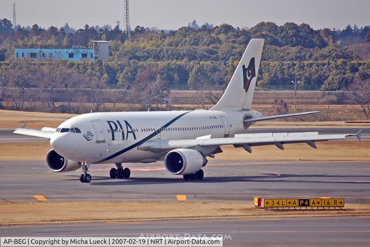 AP-BEG, 1992 Airbus A310-308 C/N 653, Taxiing to the gate