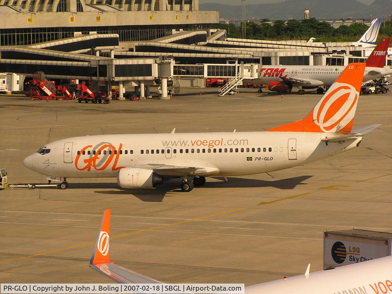 PR-GLO, Boeing 737-322F C/N 23952/1534, B-737 push out at Rio