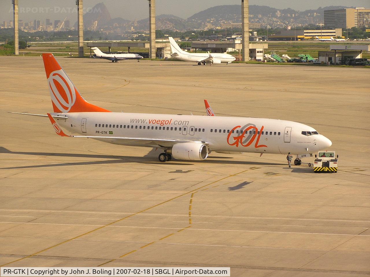PR-GTK, 2006 Boeing 737-8EH C/N 34281, Boeing 737-800 push out at Rio