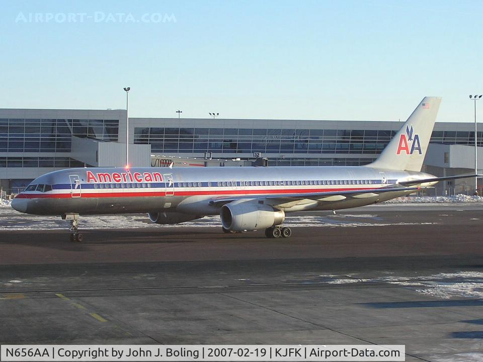 N656AA, 1991 Boeing 757-223 C/N 24614, American Boeing 757-223 arriving Gate 37, JFK