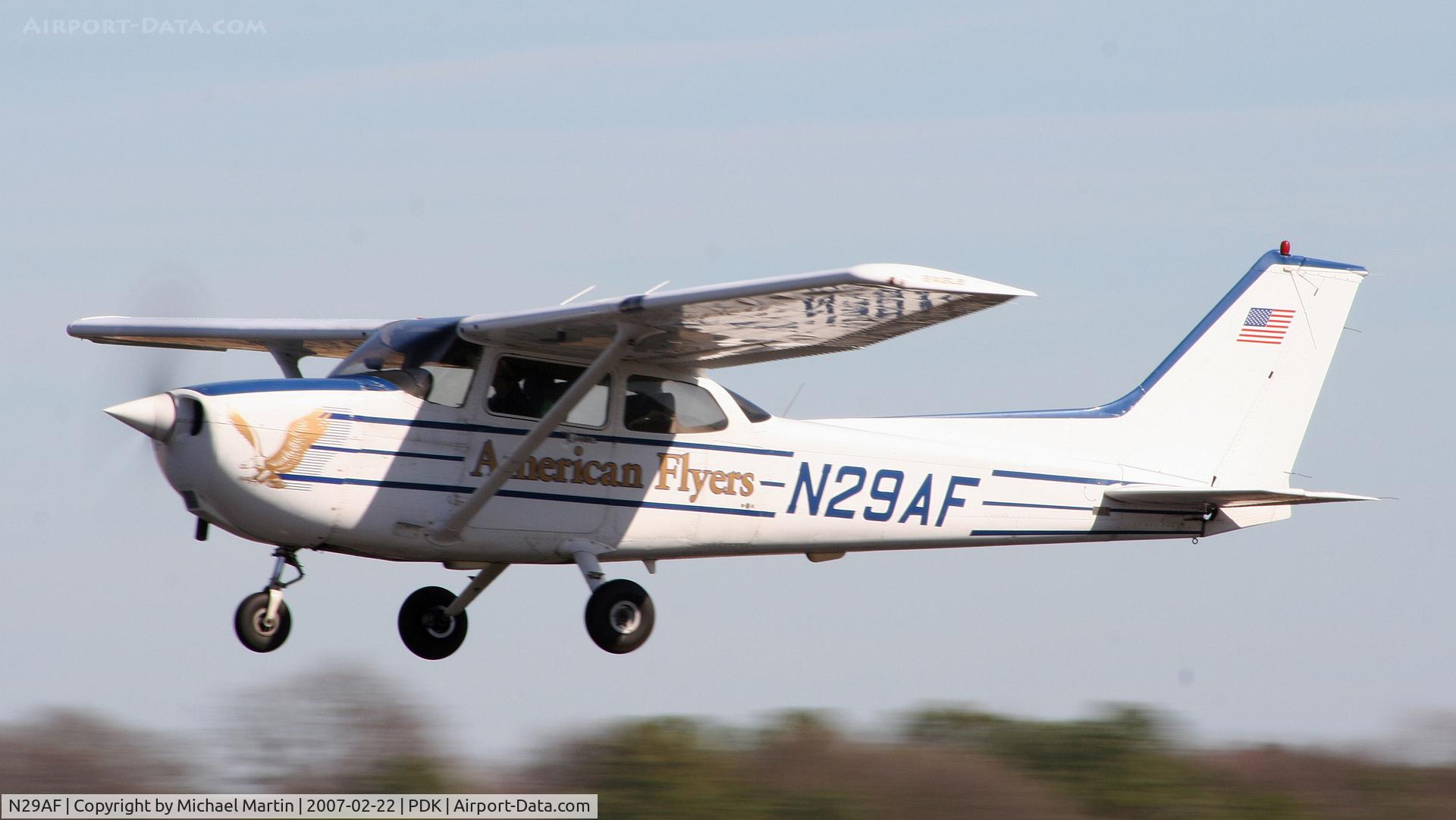 N29AF, 1998 Cessna 172R C/N 17280456, Taking off from Runway 34