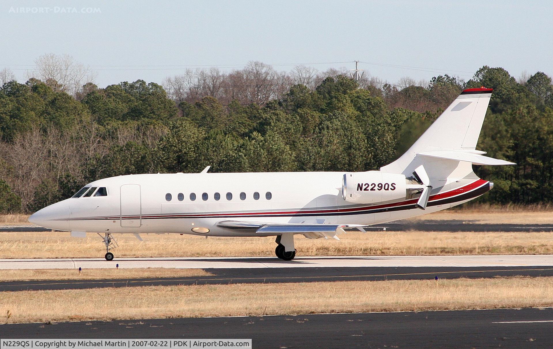 N229QS, 2001 Dassault Falcon 2000 C/N 129, Landing Runway 2R