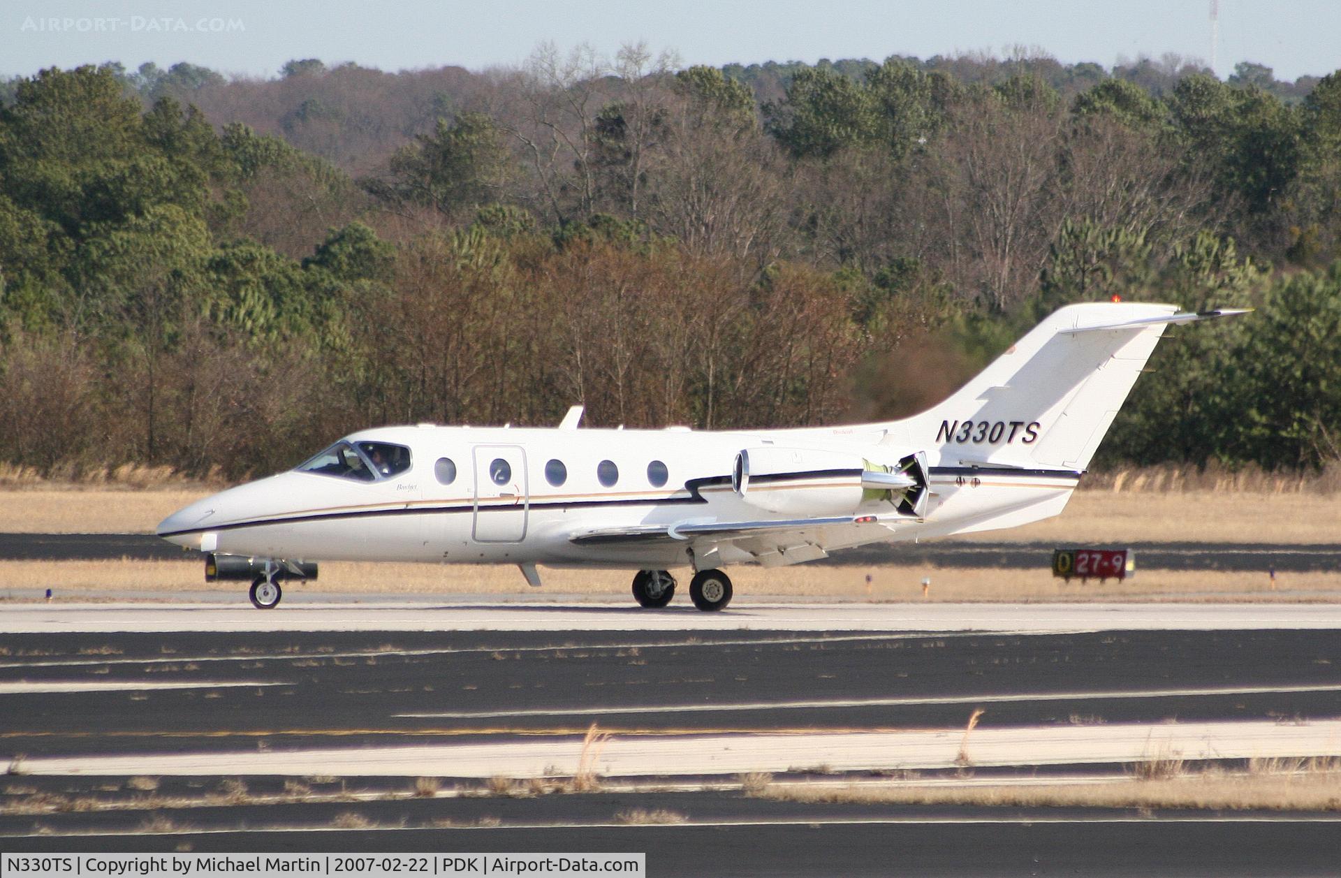 N330TS, 2001 Raytheon Aircraft Company 400A C/N RK-330, Landing Runway 34