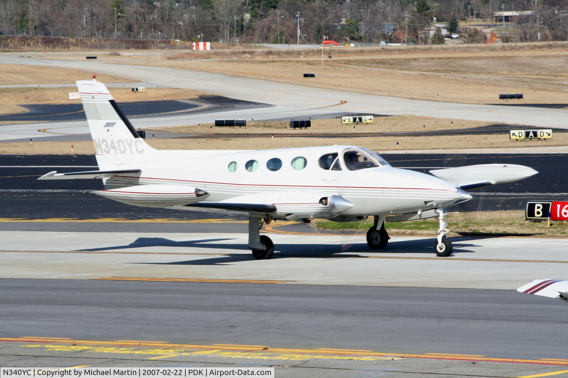 N340YC, 1977 Cessna 340A C/N 340A0375, Taxing to Mercury Air Center