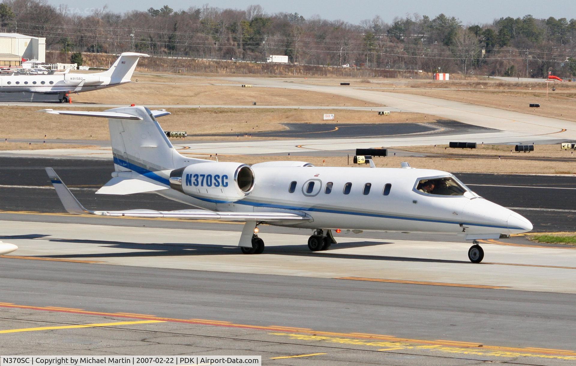 N370SC, 1993 Learjet Inc 31A C/N 070, Taxing to Runway 2R