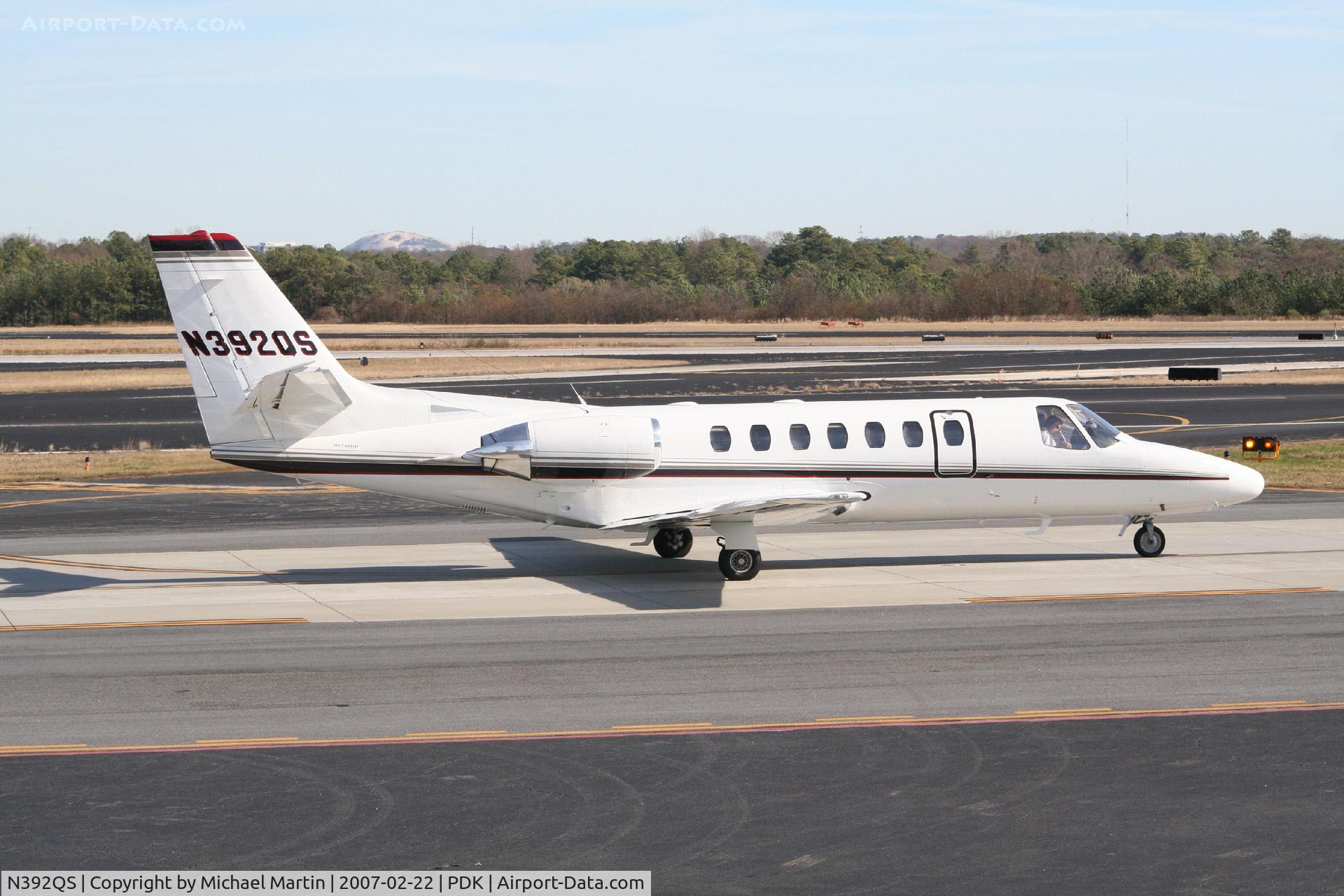 N392QS, 1997 Cessna 560 C/N 560-0429, Taxing to Runway 2R