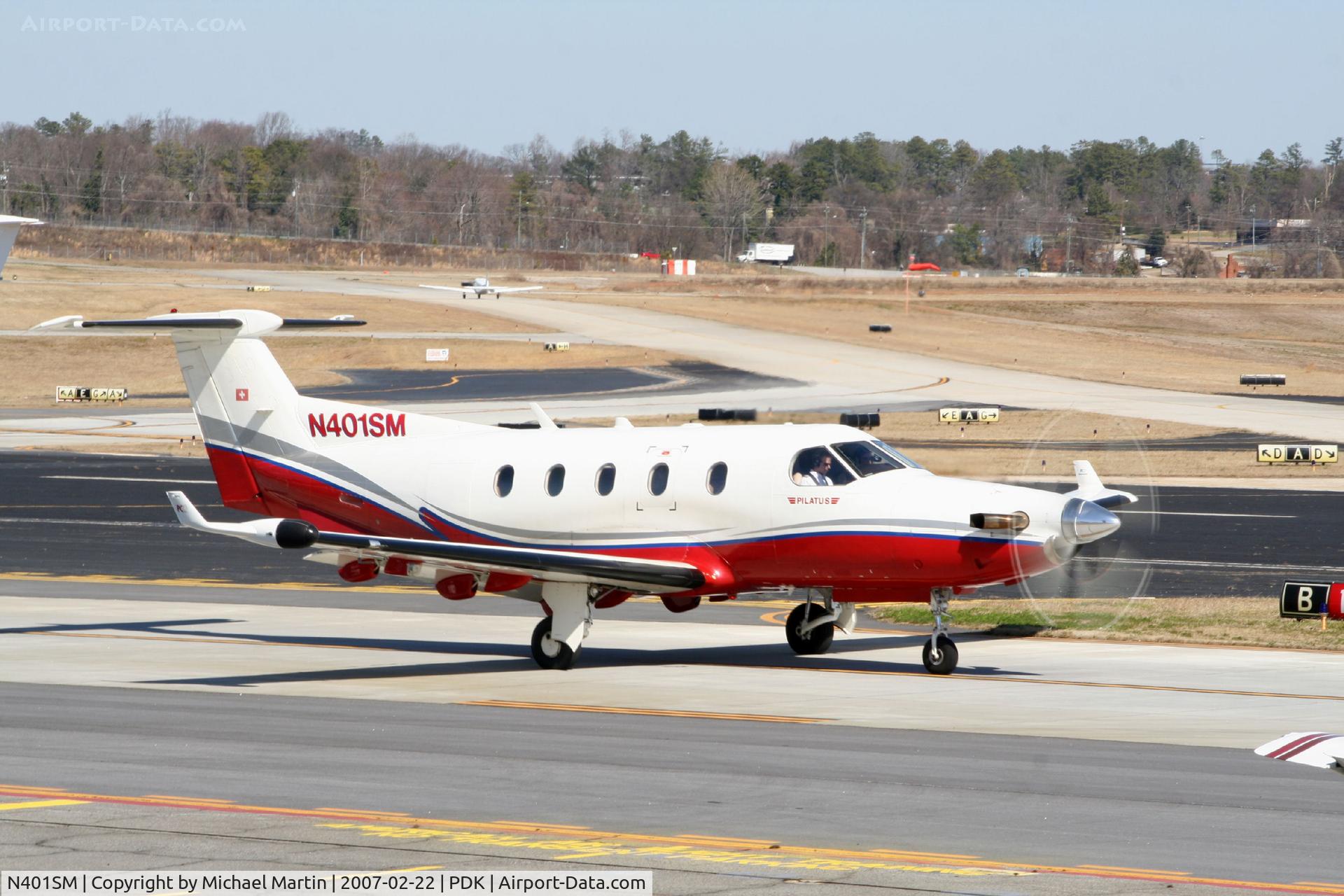 N401SM, 1999 Pilatus PC-12/45 C/N 255, Taxing to Runway 34