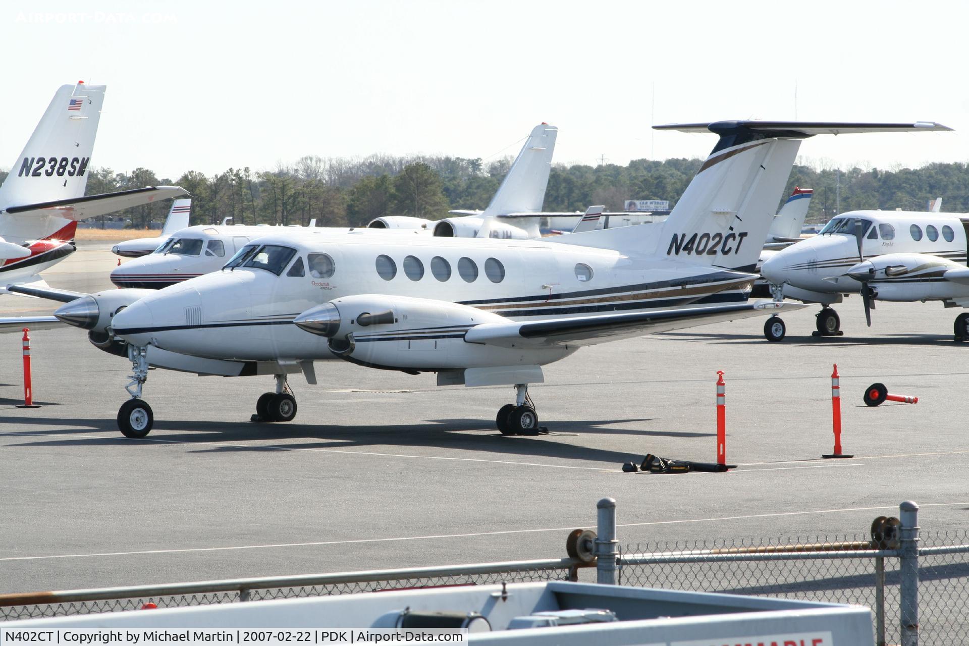 N402CT, Raytheon B200 King Air C/N BB-1929, Getting ready to taxi out