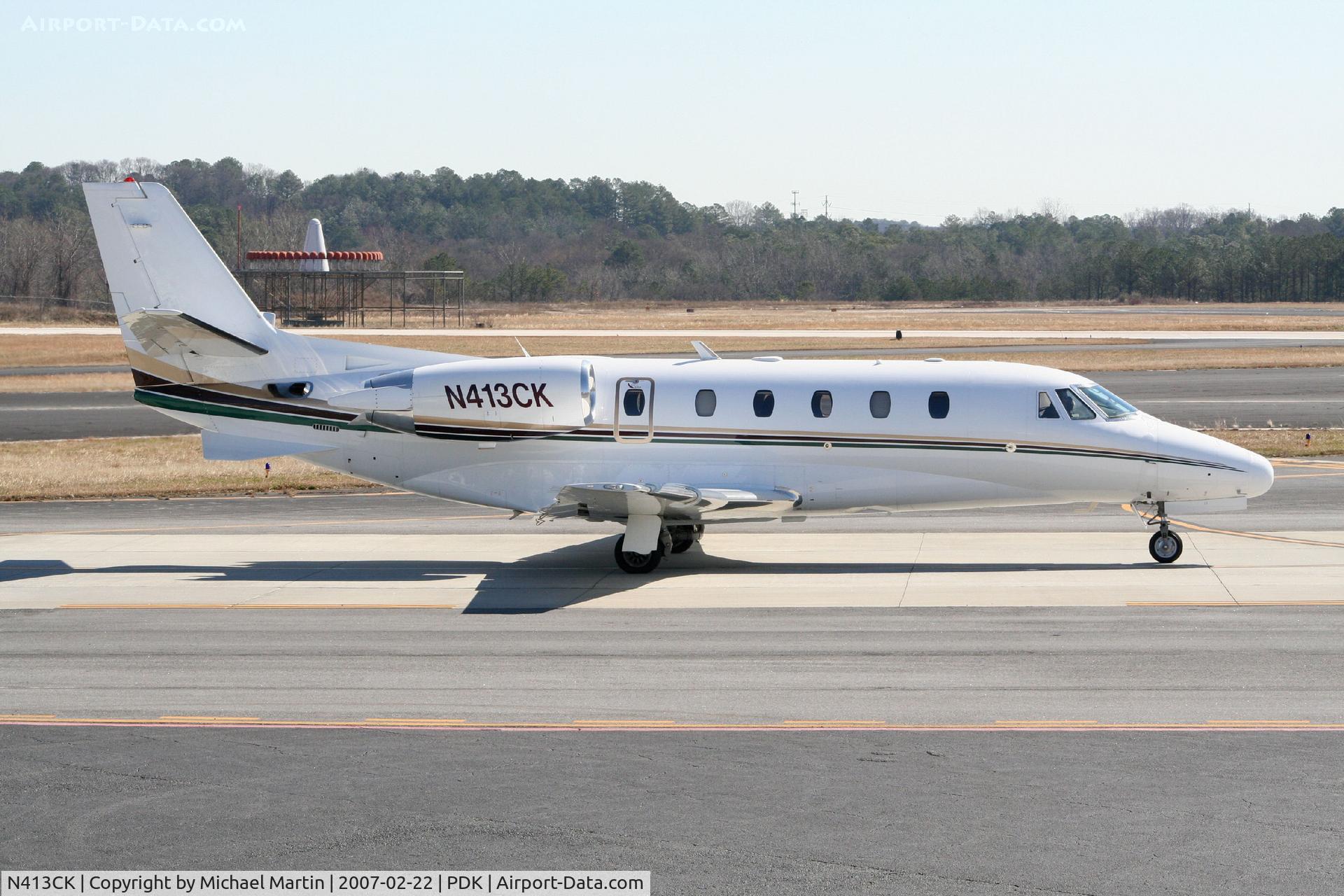 N413CK, 1999 Cessna 560XL C/N 560-5042, Taxing to Runway 2R