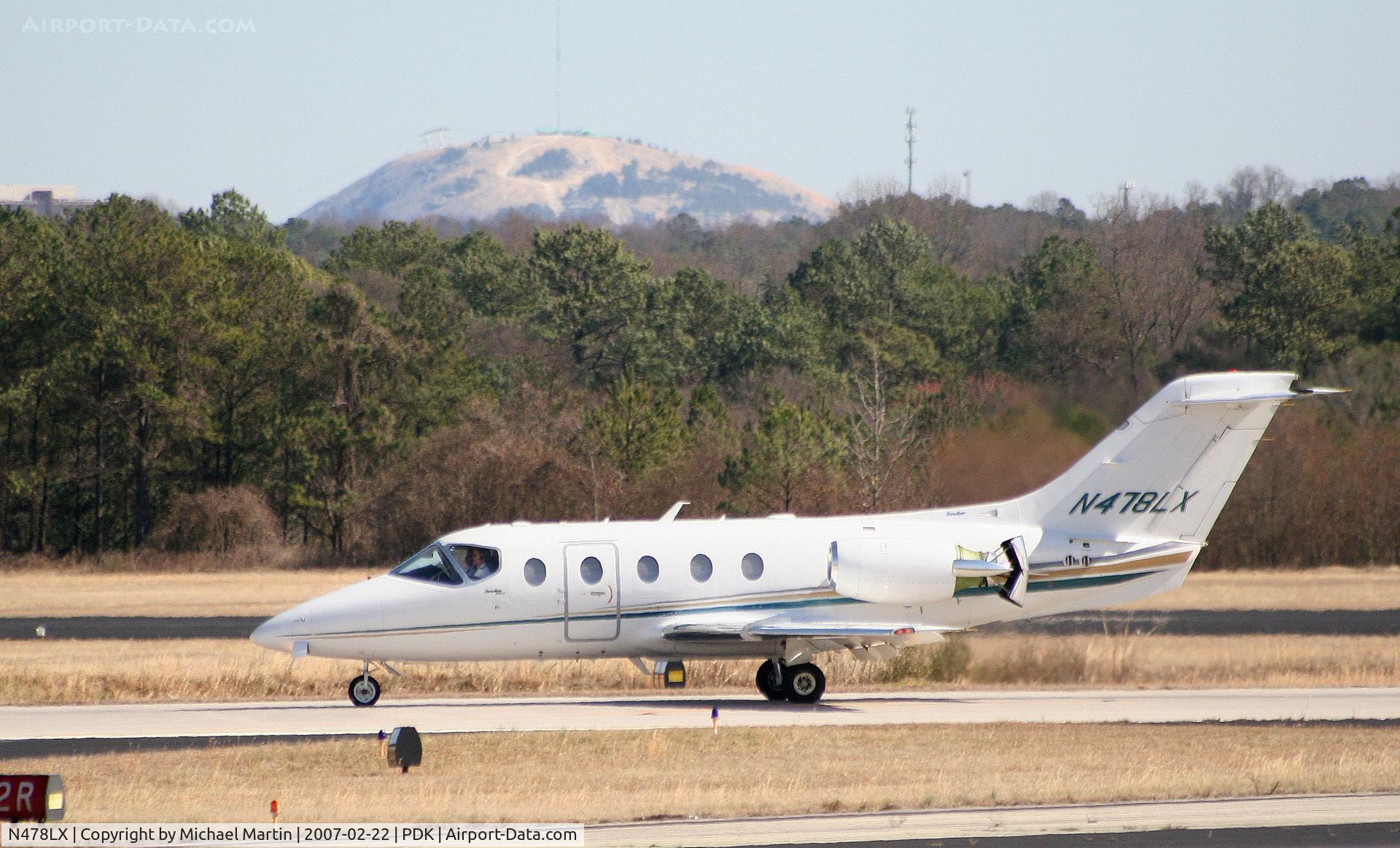 N478LX, 2004 Raytheon 400A Beechjet C/N RK-387, Landing Runway 2R