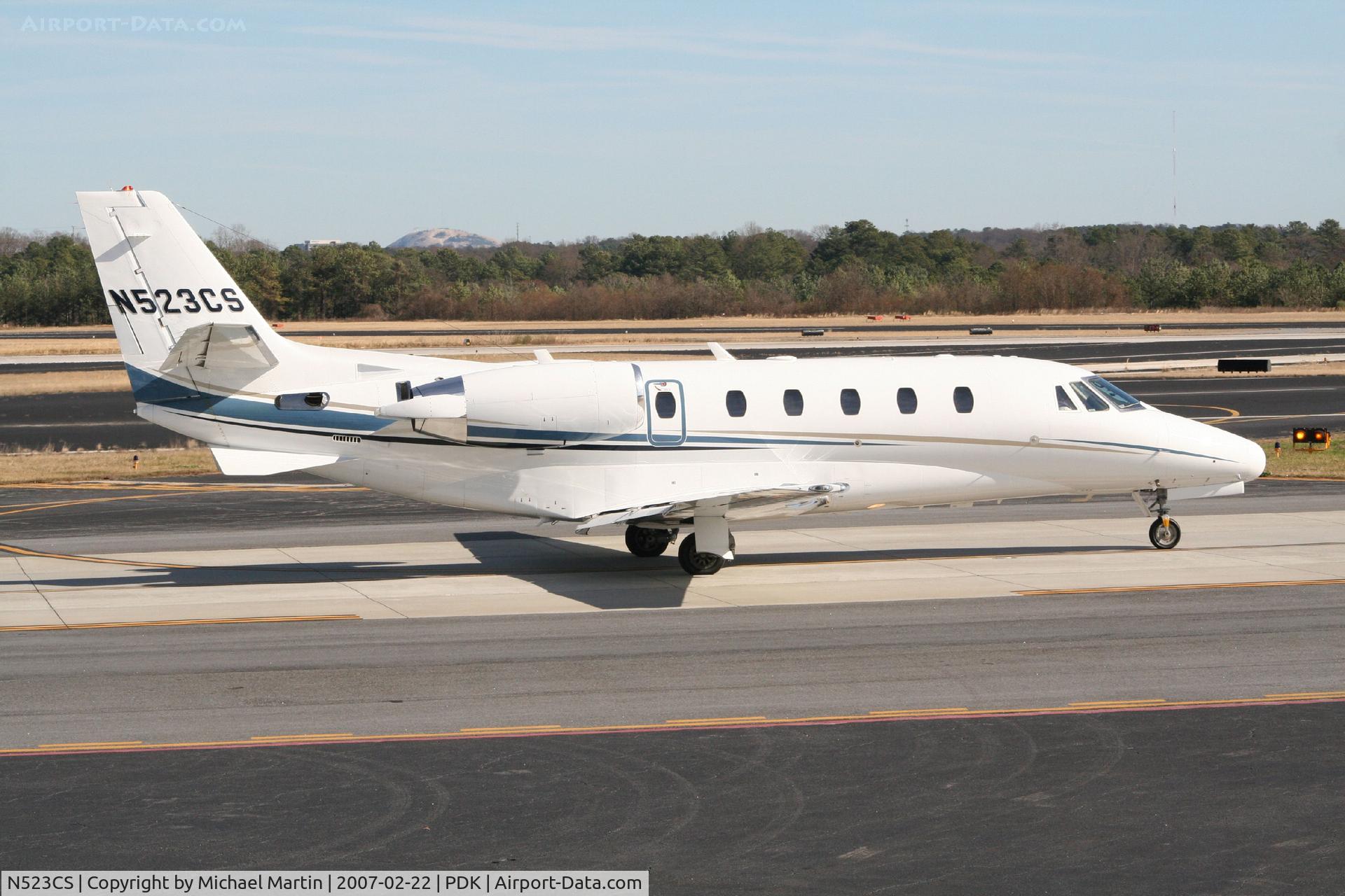 N523CS, 2004 Cessna 560XLS Citation Excel C/N 560-5507, Taxing to Runway 2R