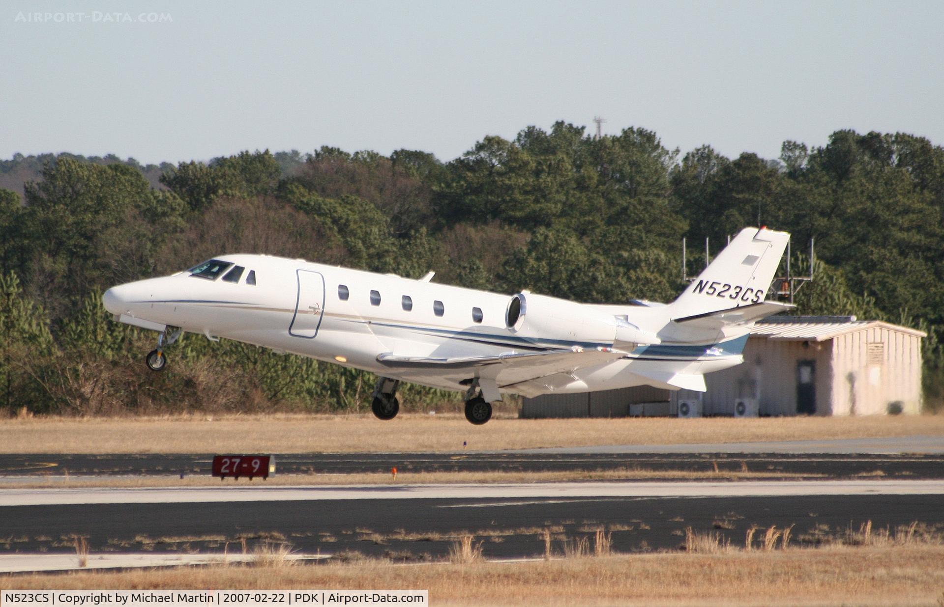 N523CS, 2004 Cessna 560XLS Citation Excel C/N 560-5507, Taking off from Runway 2R