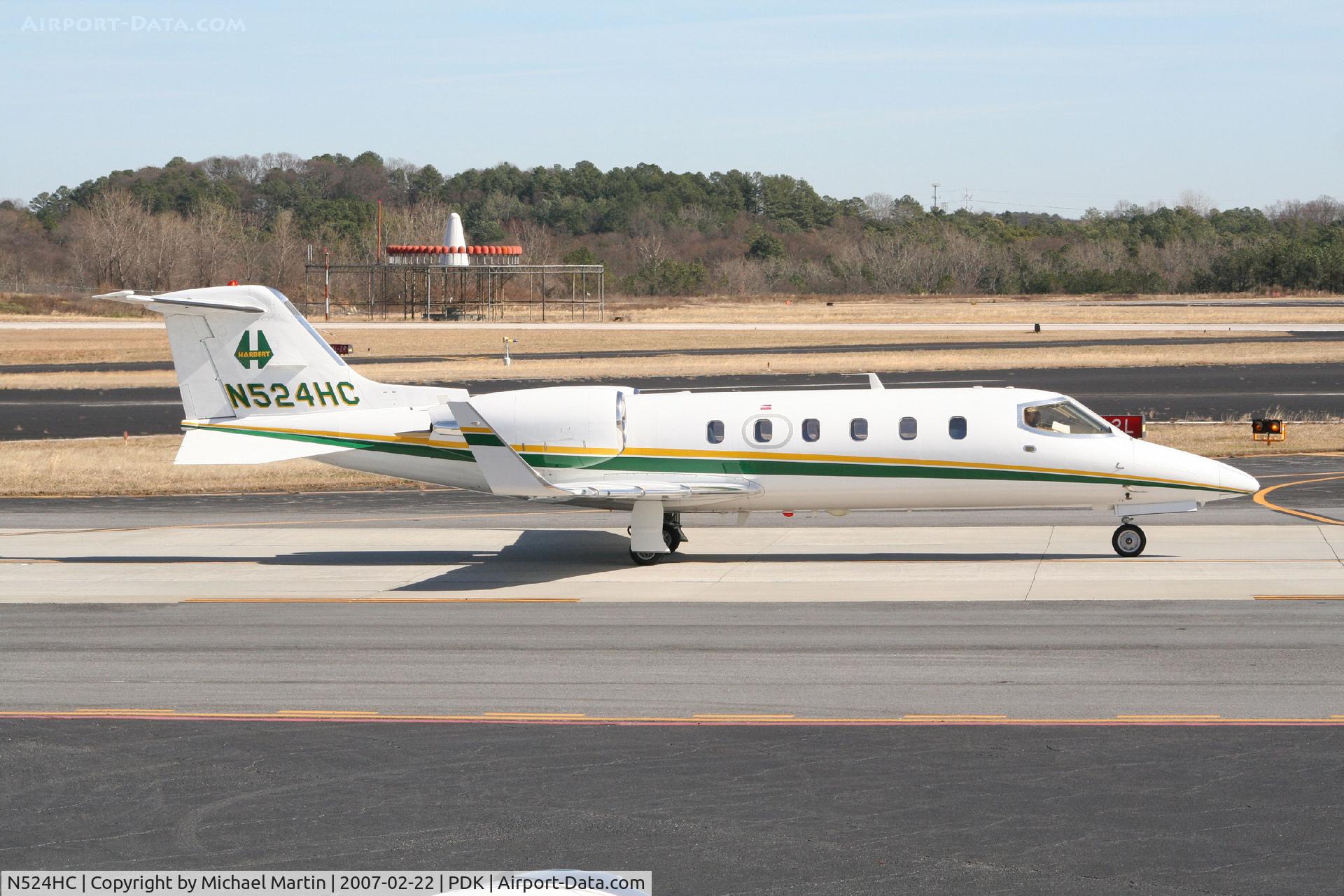 N524HC, 1995 Learjet Inc 31A C/N 114, Taxing to Runway 2R