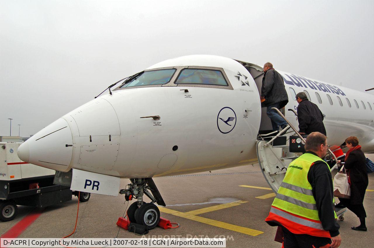 D-ACPR, 2003 Canadair CRJ-701ER (CL-600-2C10) Regional Jet C/N 10098, Boarding for the short hop to Frankfurt on this foggy morning