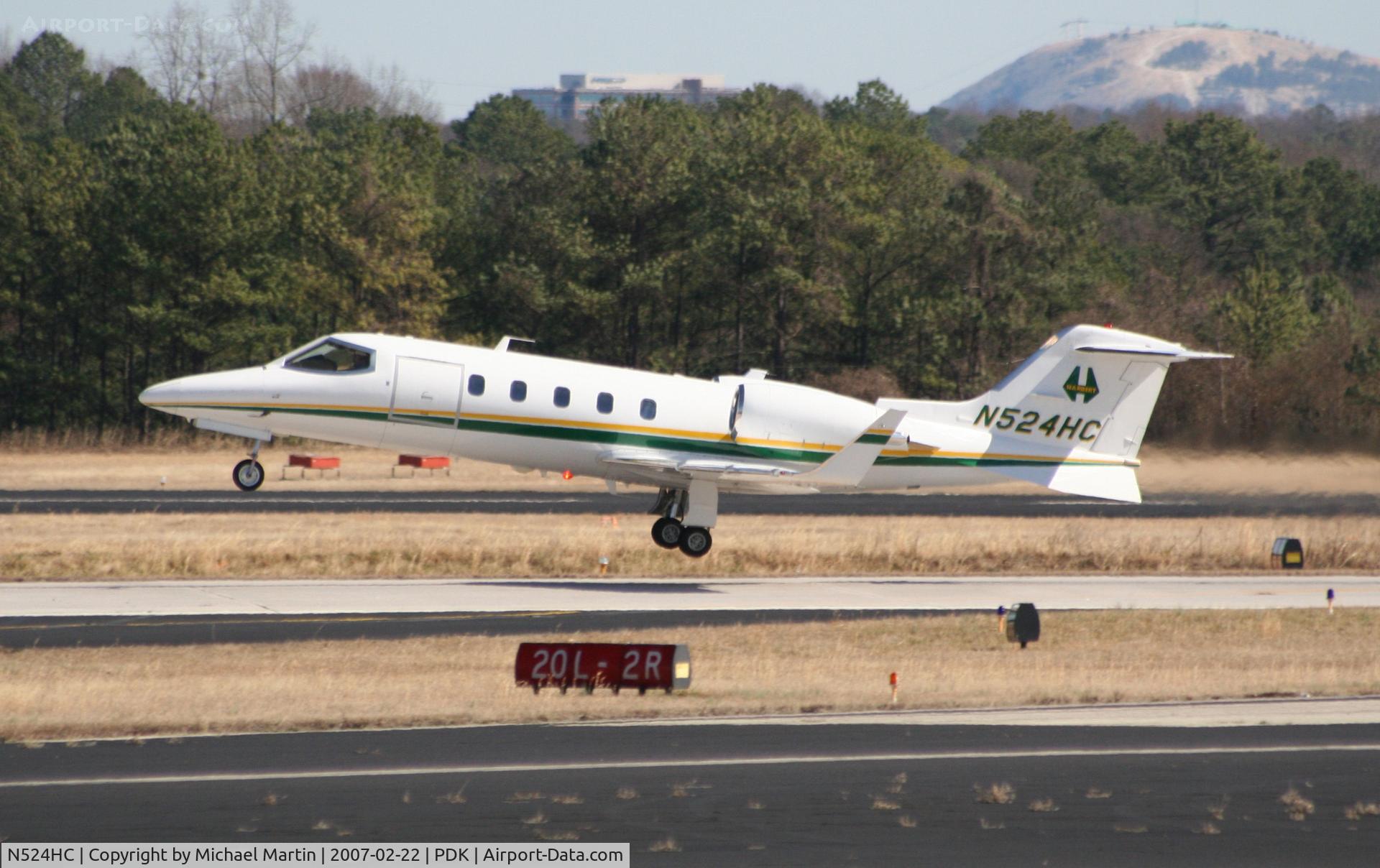 N524HC, 1995 Learjet Inc 31A C/N 114, Taking off from Runway 2R